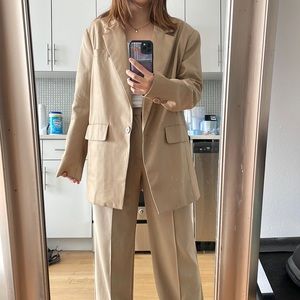 Oversized beige blazer
